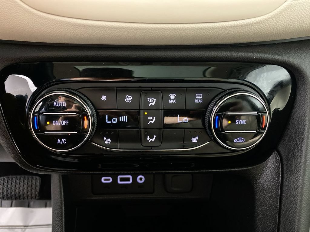 Used 2023 Buick Encore GX Essence w/ Experience Buick Package FWD image 18