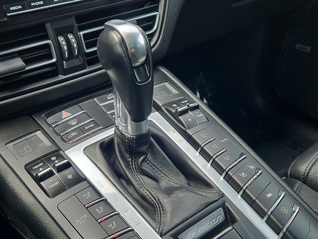 Used 2021 Porsche Macan AWD/4WD image 32