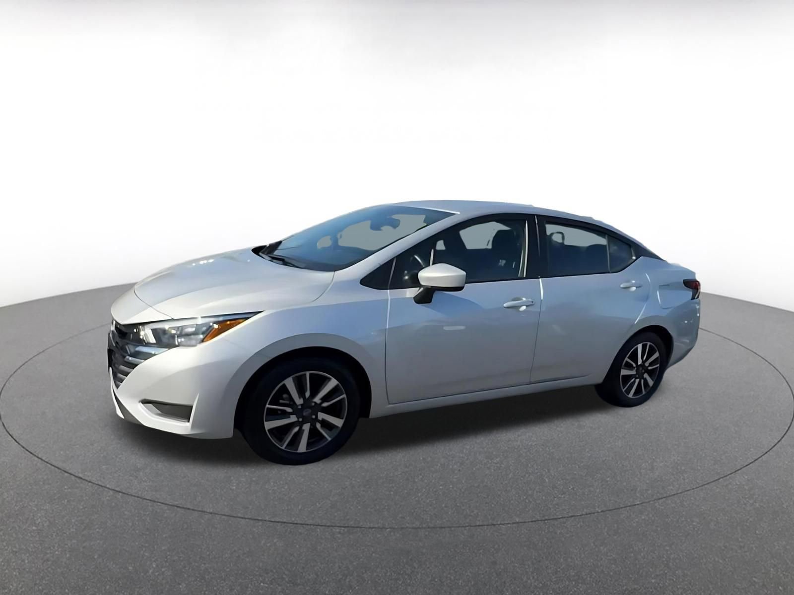 Used 2025 Nissan Versa SV image 8