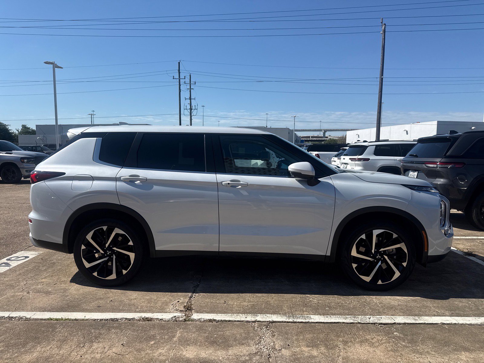 Used 2024 Mitsubishi Outlander SE FWD image 5