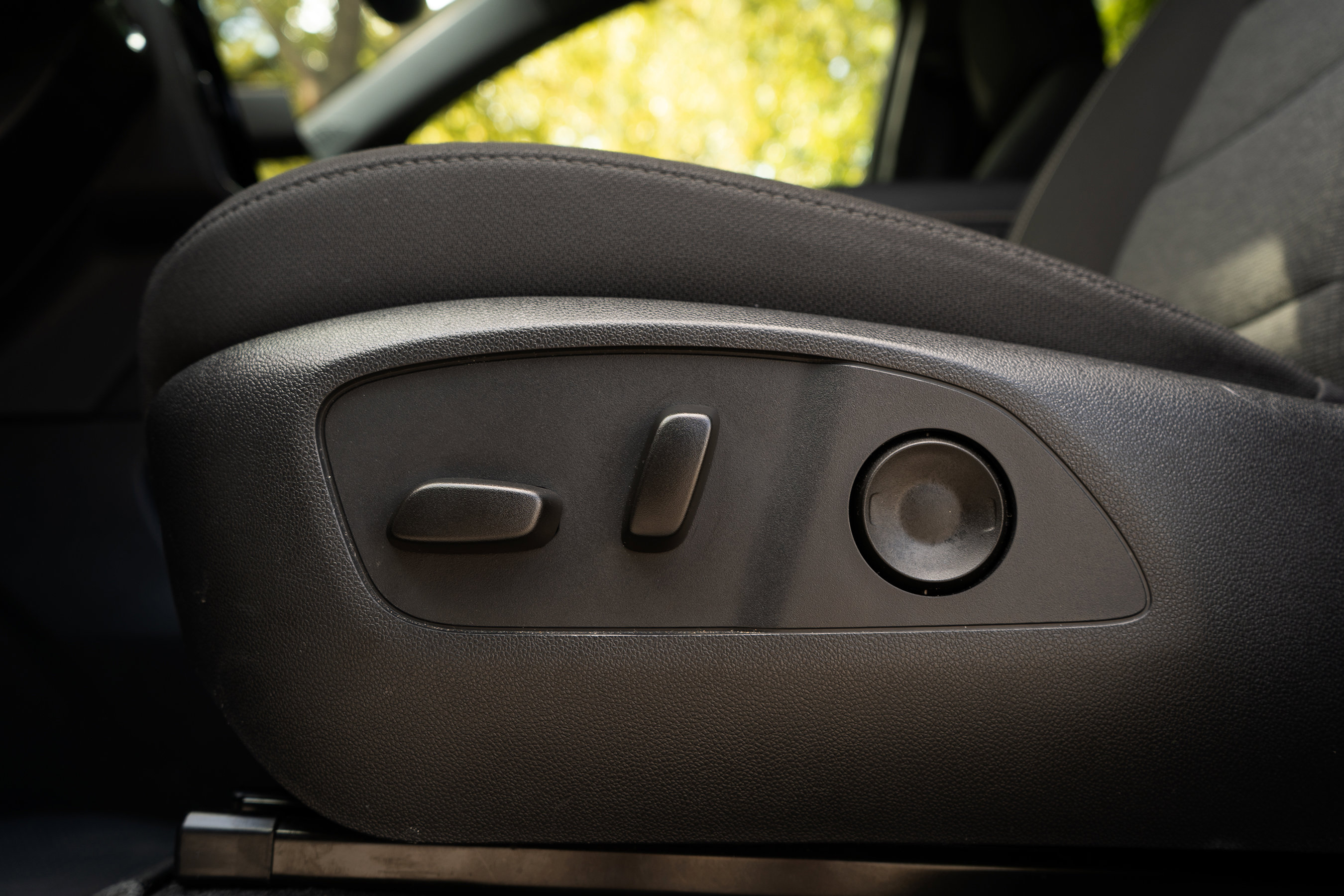 Used 2025 GMC Acadia Elevation image 39