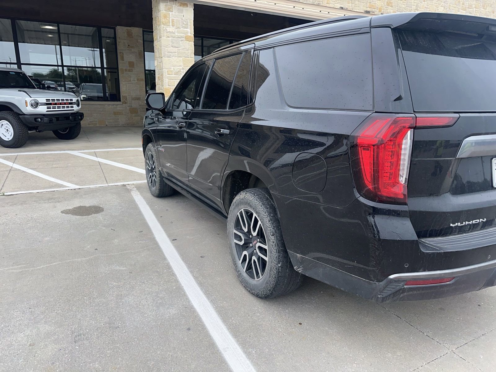 Used 2023 GMC Yukon AT4 AWD/4WD image 3