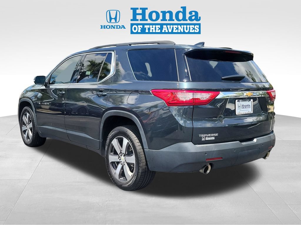 Used 2021 Chevrolet Traverse LT w/ LT Premium Package FWD image 3