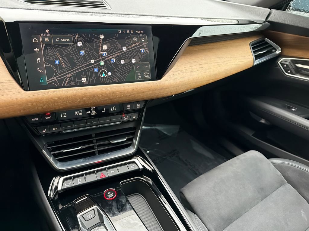 Used 2023 Audi e-tron GT Premium Plus image 28