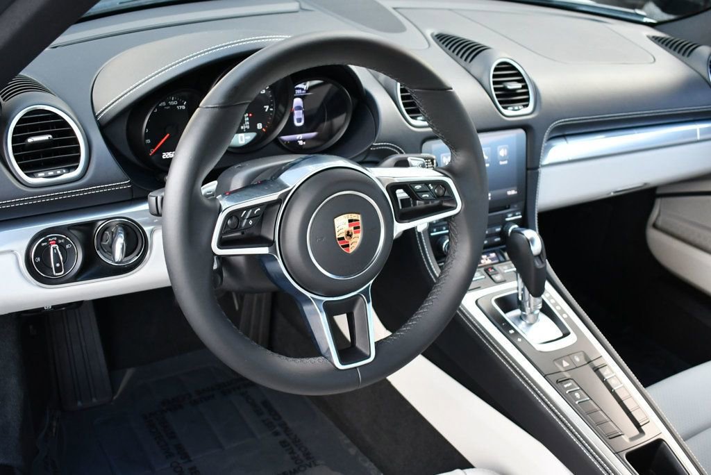 Used 2018 Porsche 718 Cayman RWD image 12