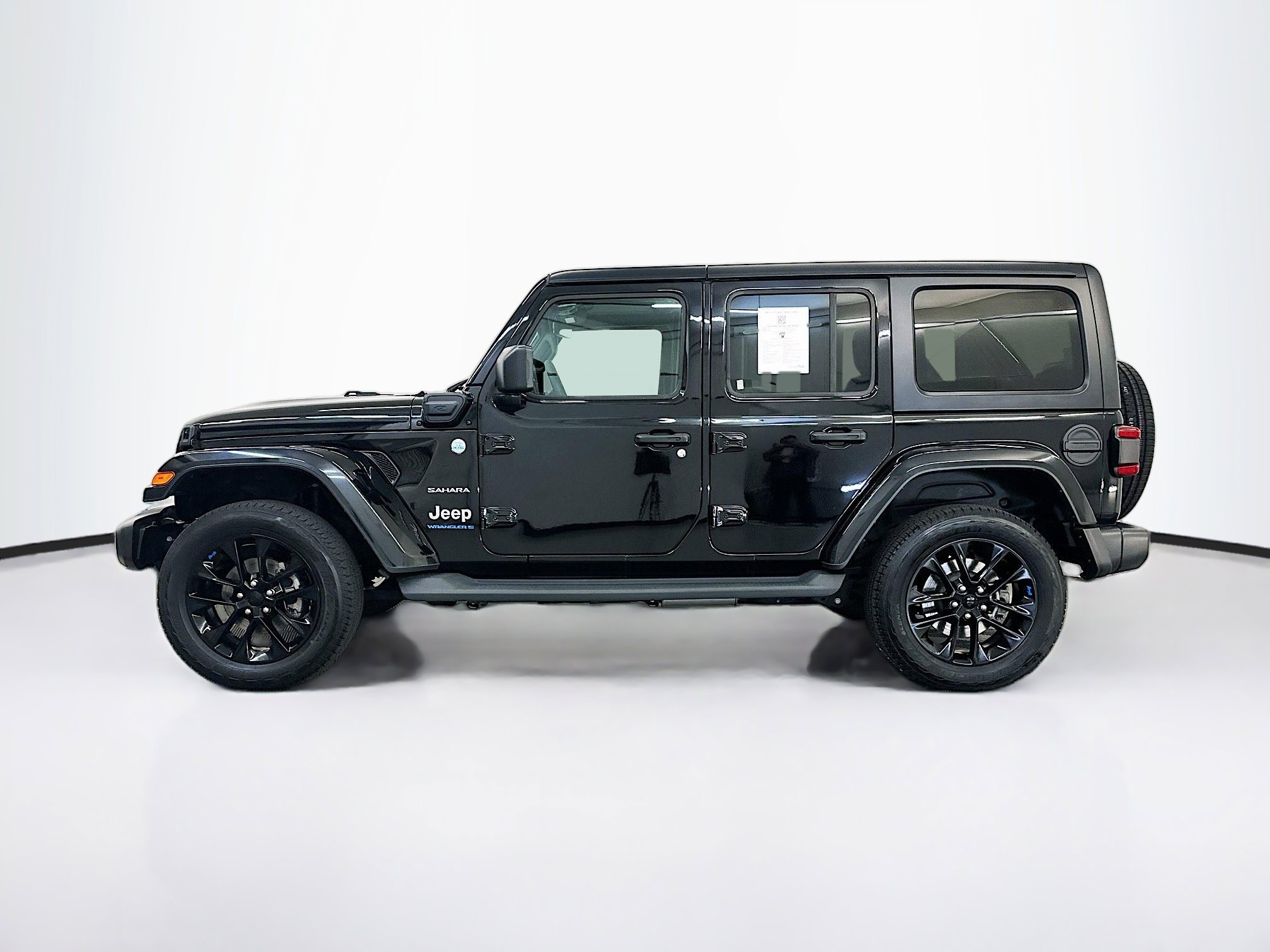 Used 2023 Jeep Wrangler Sahara image 4