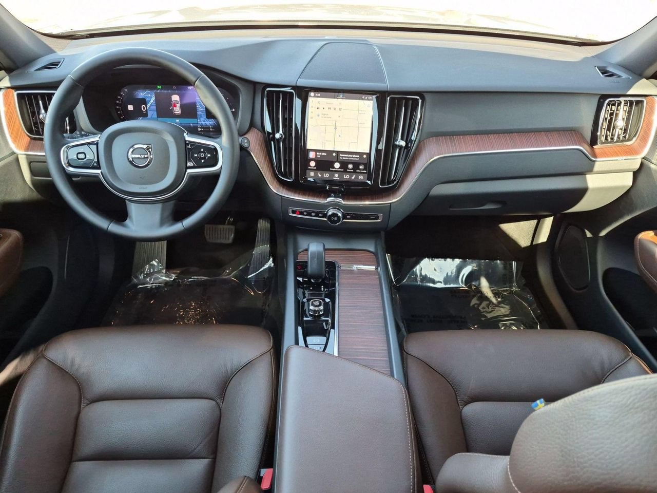 Certified 2024 Volvo XC60 T8 Plus AWD/4WD image 23