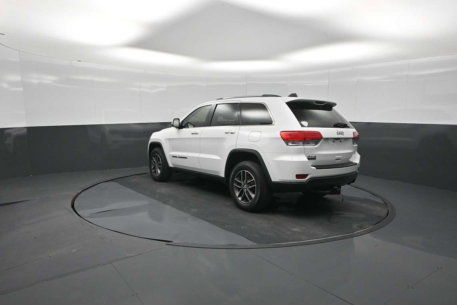 Used 2018 Jeep Grand Cherokee Laredo AWD/4WD image 87
