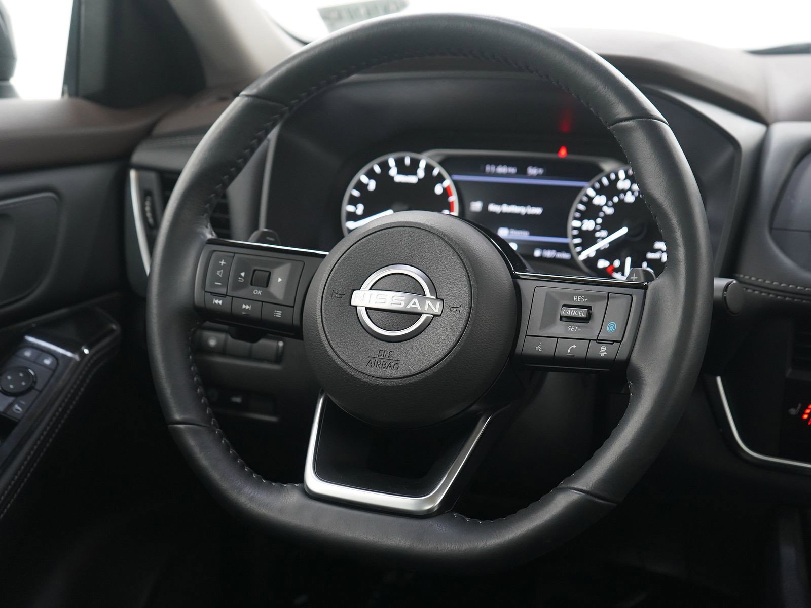 Used 2023 Nissan Rogue SV w/ SV Premium B Package image 15