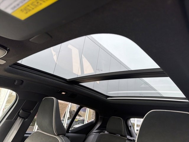 Certified 2025 Volvo XC40 B5 Plus image 25