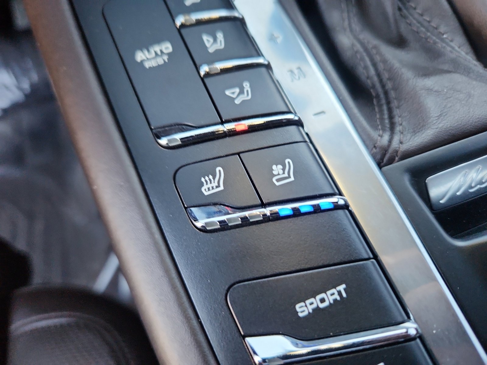 Used 2015 Porsche Macan Turbo image 32