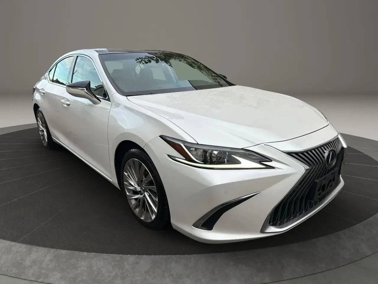 Used 2019 Lexus ES 350 image 3