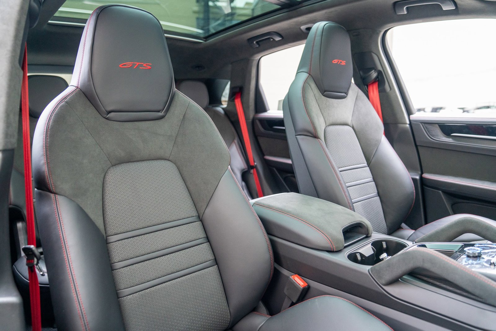 New 2025 Porsche Cayenne GTS AWD/4WD image 24