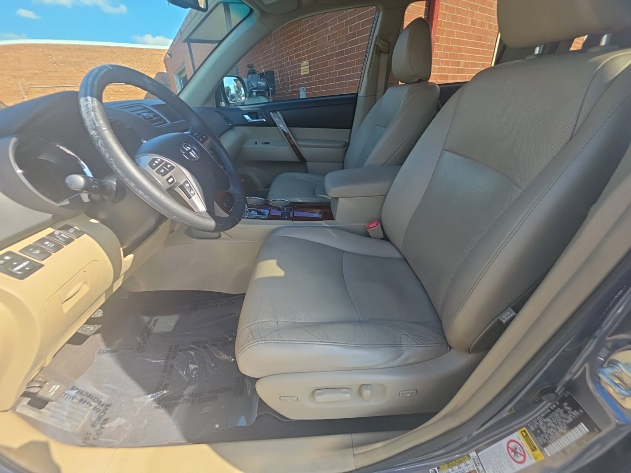 Used 2012 Toyota Highlander Limited w/ Tow Pkg AWD/4WD image 18