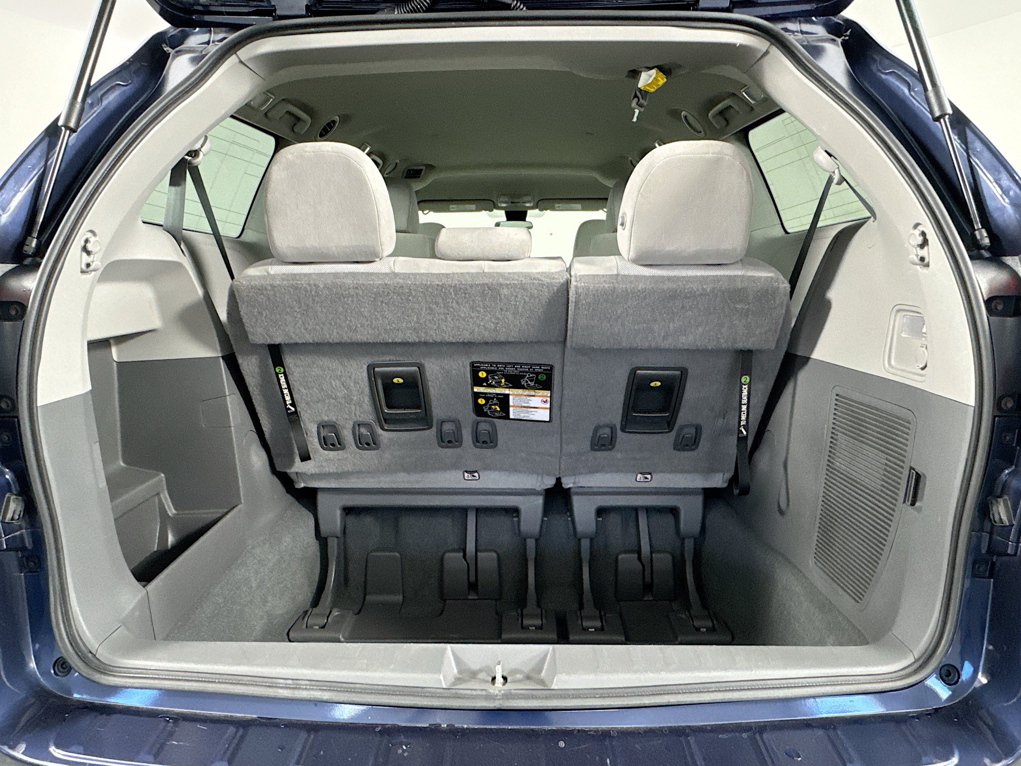 Certified 2020 Toyota Sienna L FWD image 25