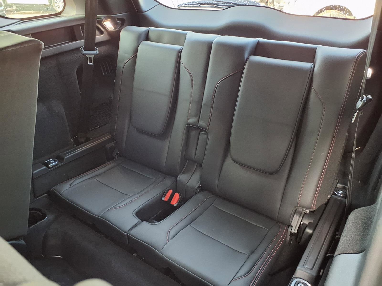 Used 2023 Land Rover Discovery Sport SE R-Dynamic image 10