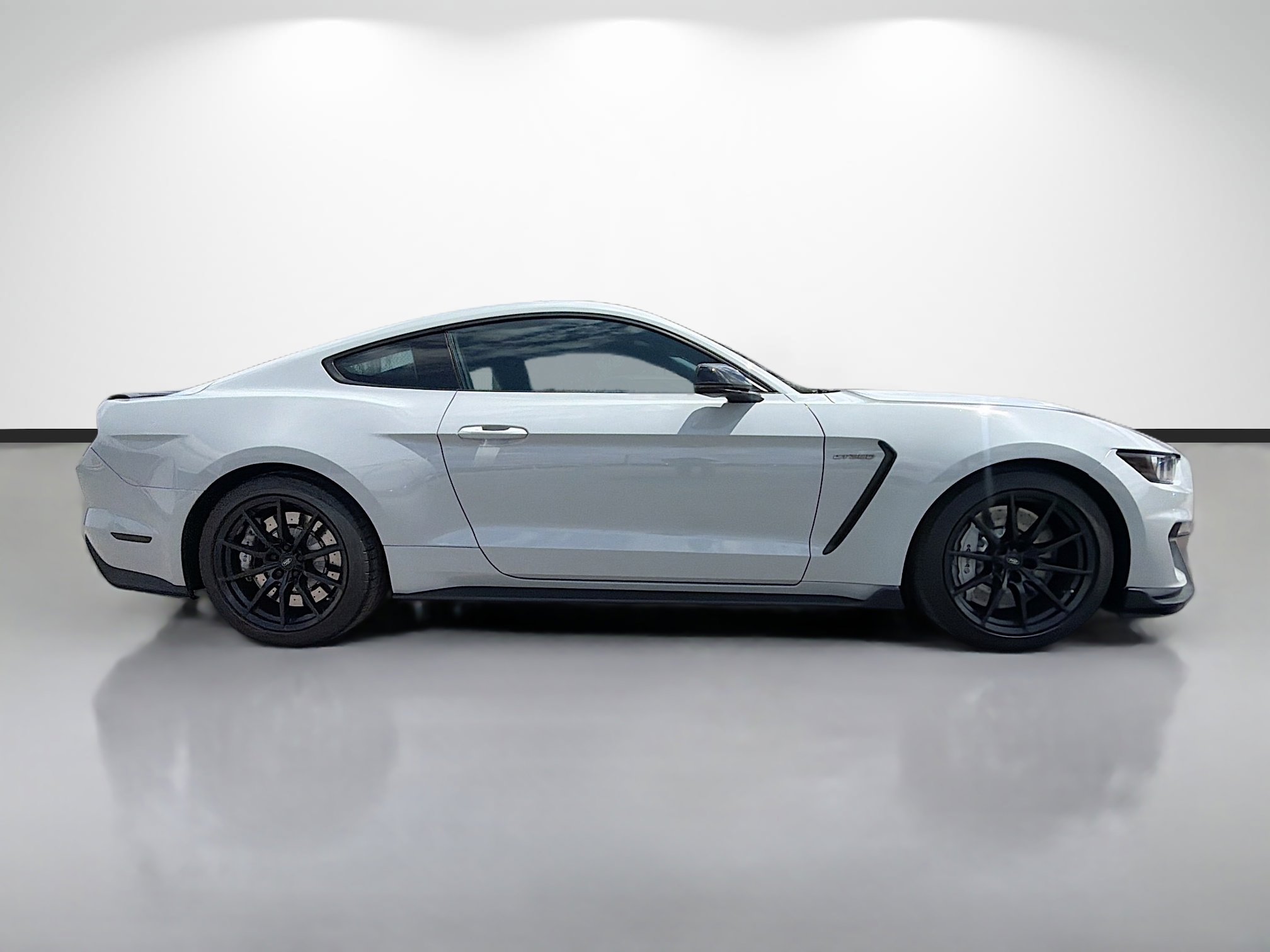 Used 2017 Ford Mustang Shelby GT350 w/ Electronics Package RWD image 2