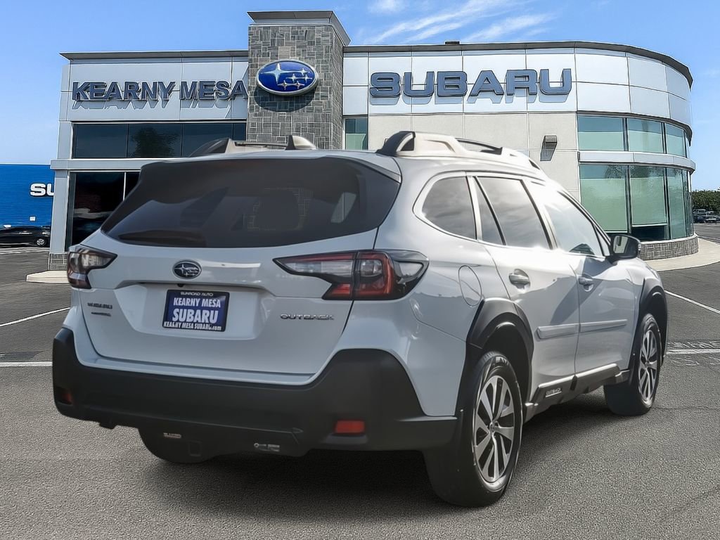 Used 2025 Subaru Outback Premium AWD/4WD image 6