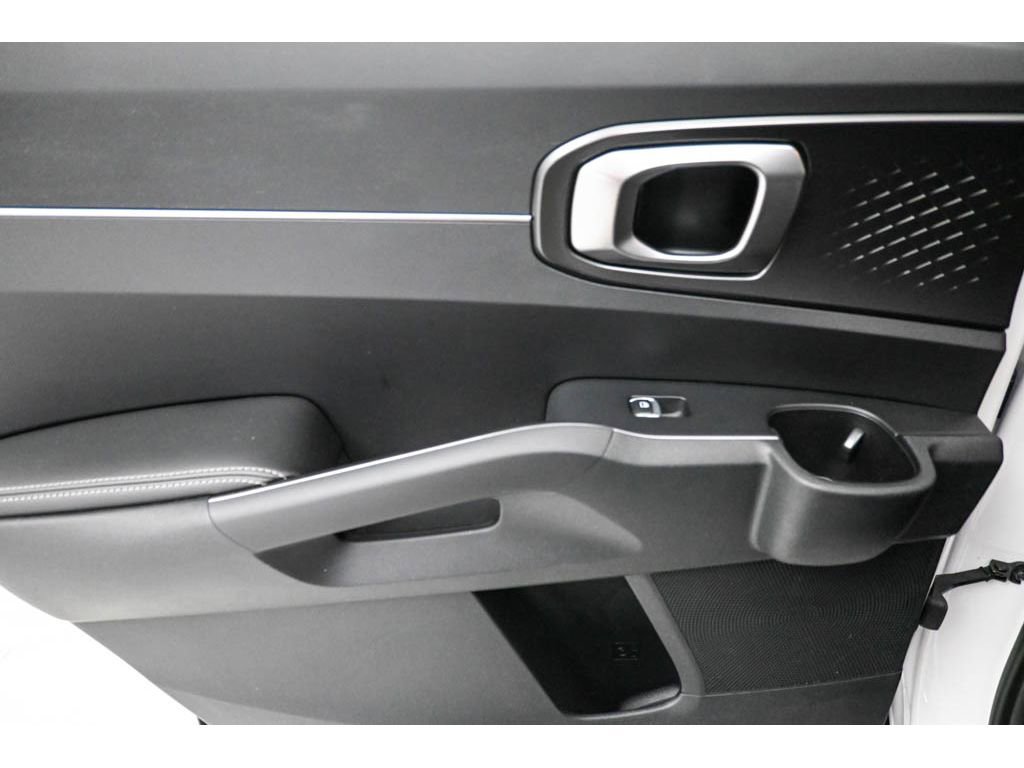 Certified 2025 Kia Sorento LX image 11