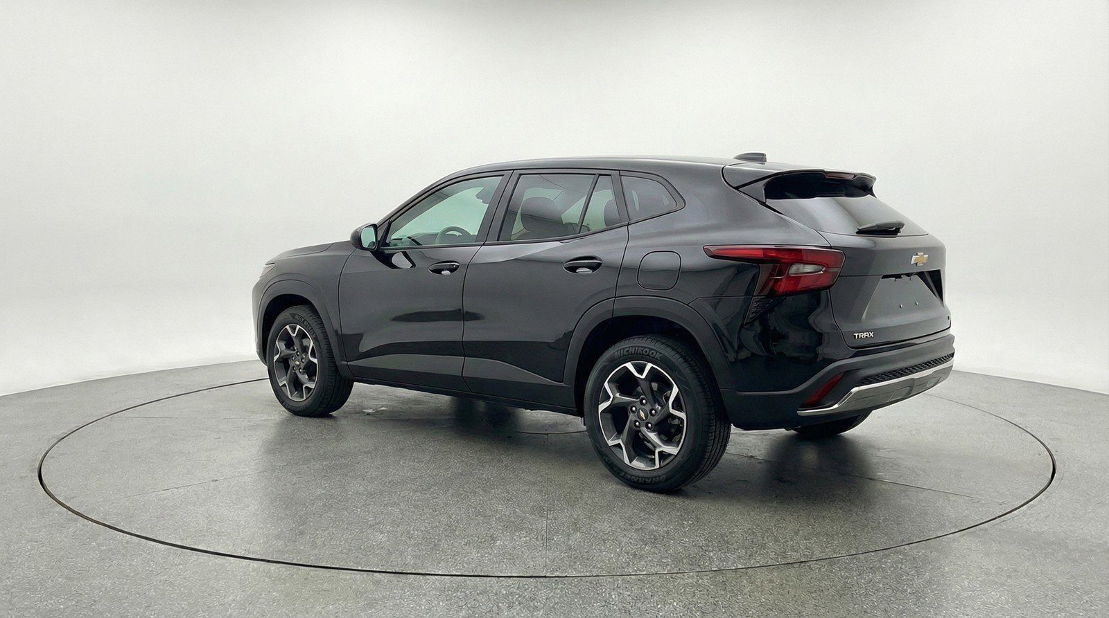 Used 2025 Chevrolet Trax LT FWD image 6