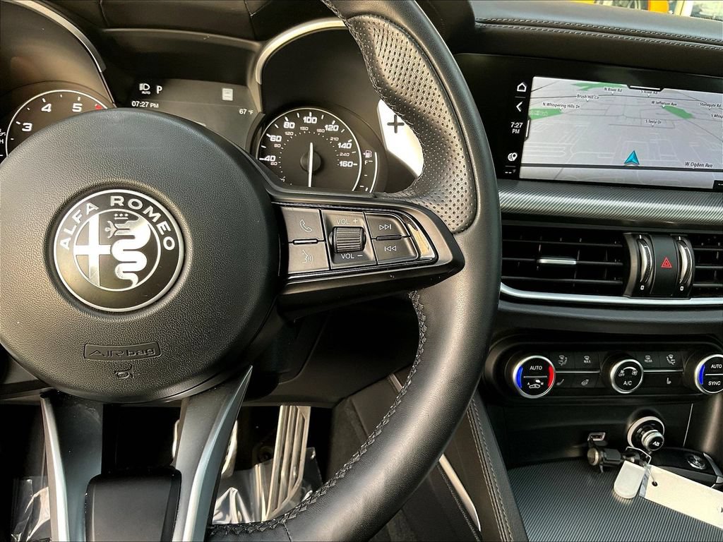 Used 2023 Alfa Romeo Stelvio Veloce AWD/4WD image 12