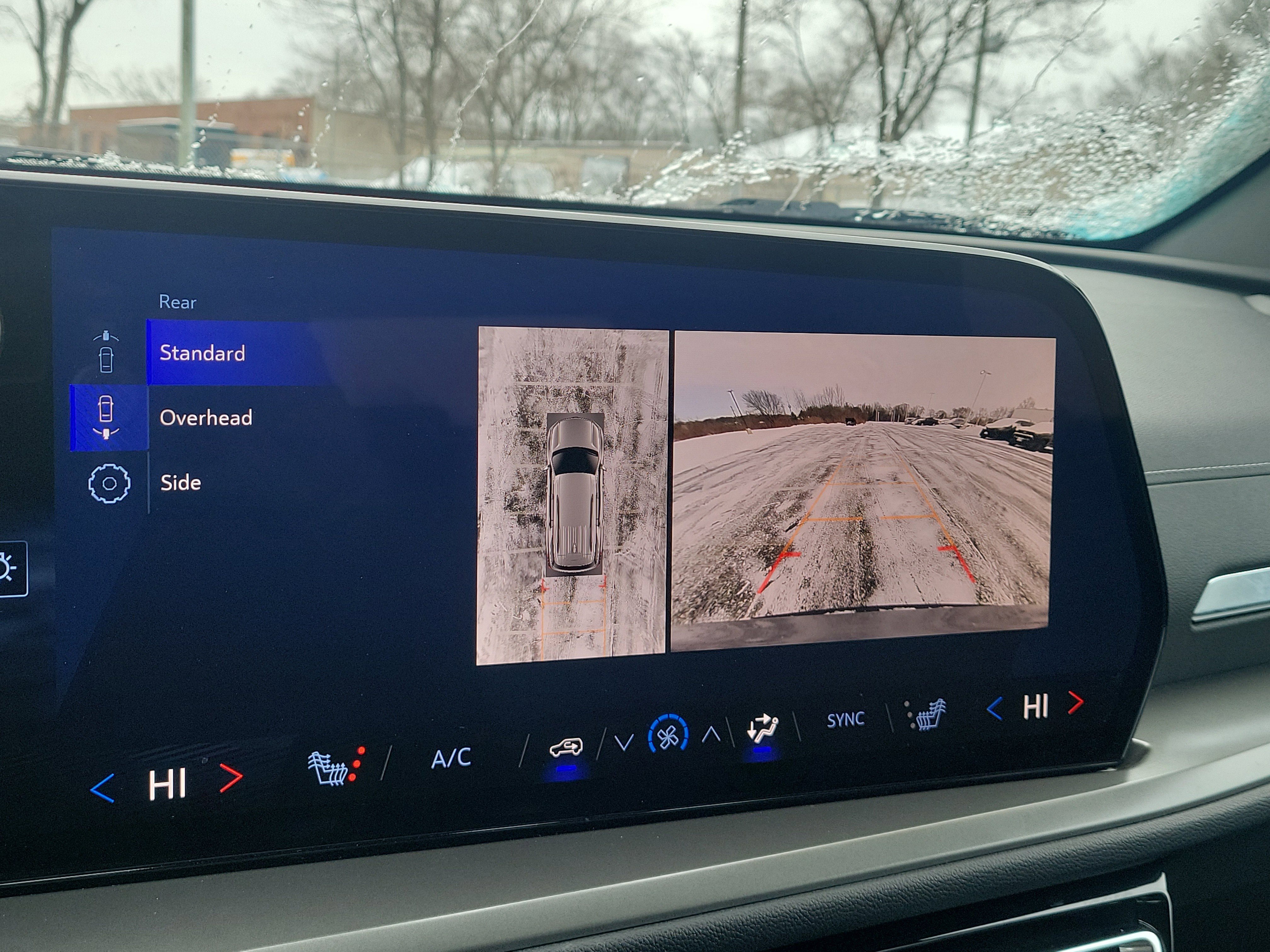 Used 2024 Chevrolet Traverse LT image 28