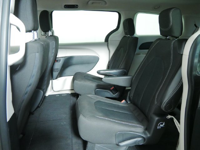 Used 2022 Chrysler Voyager LX FWD image 16