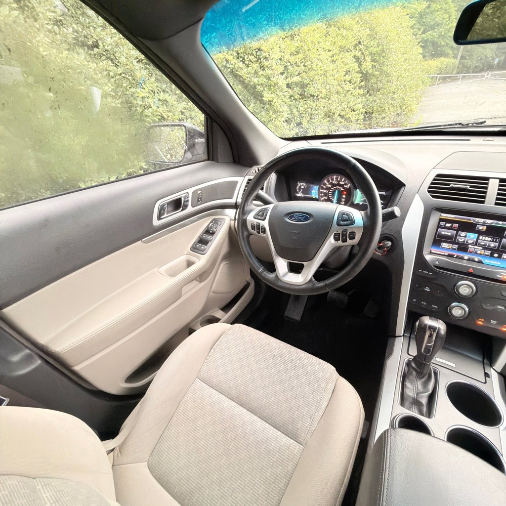Used 2014 Ford Explorer XLT w/ Equipment Group 201A FWD image 34