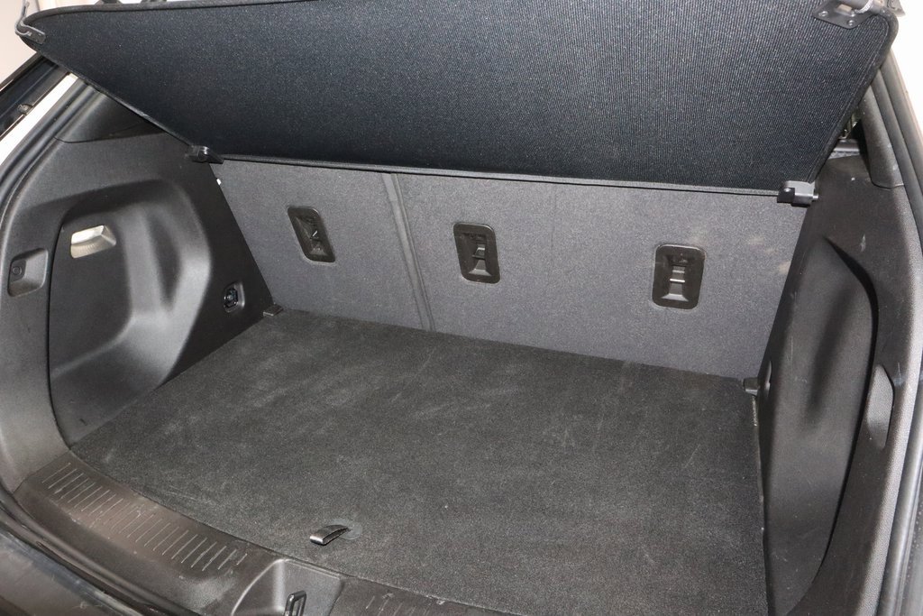 Used 2022 Chevrolet Bolt EUV LT w/ Driver Confidence Package image 15