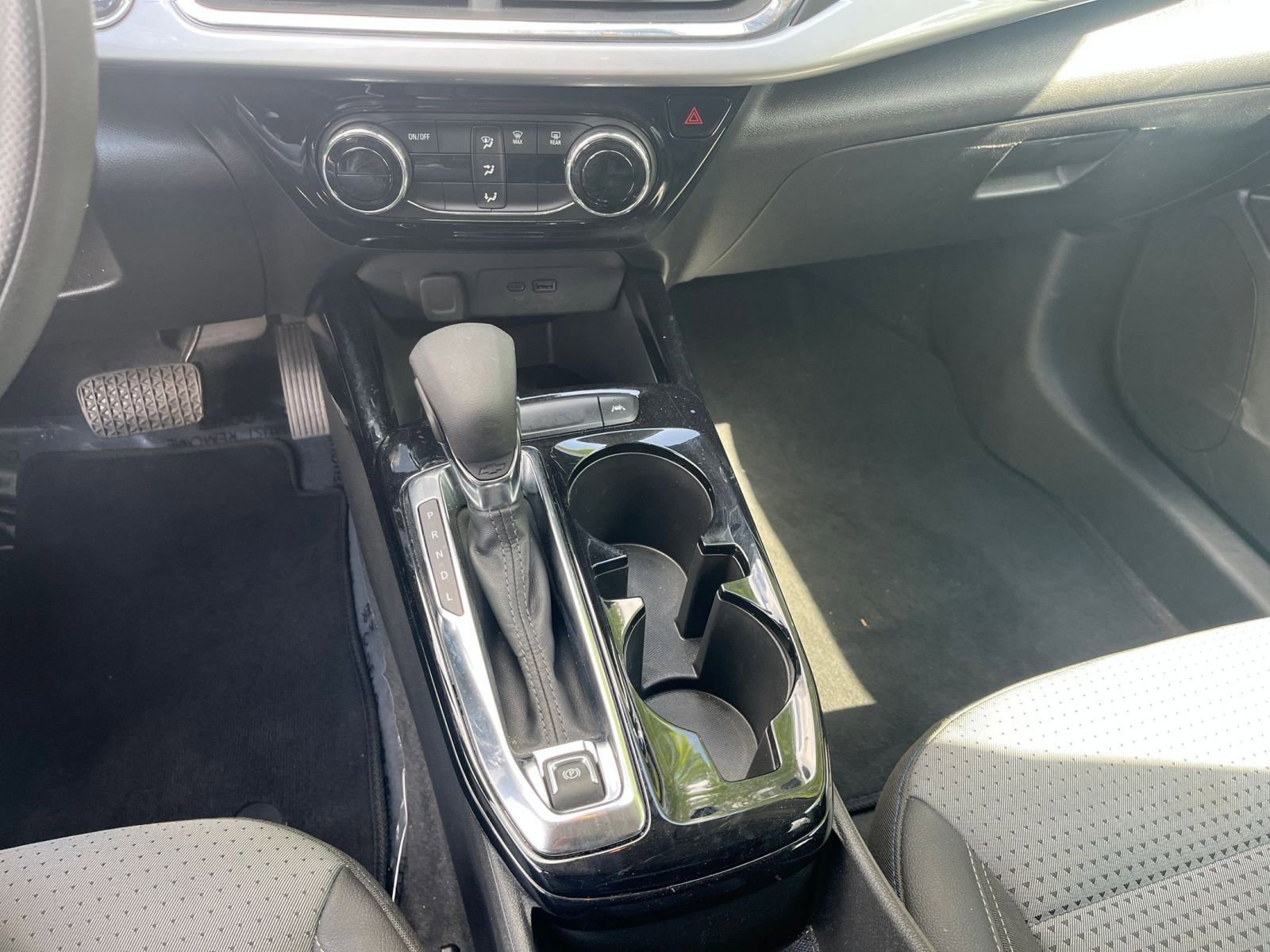 Used 2025 Chevrolet Trax LT image 40