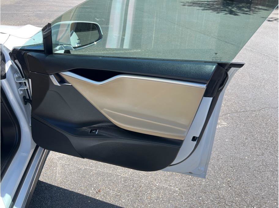 Used 2014 Tesla Model S 85 image 19