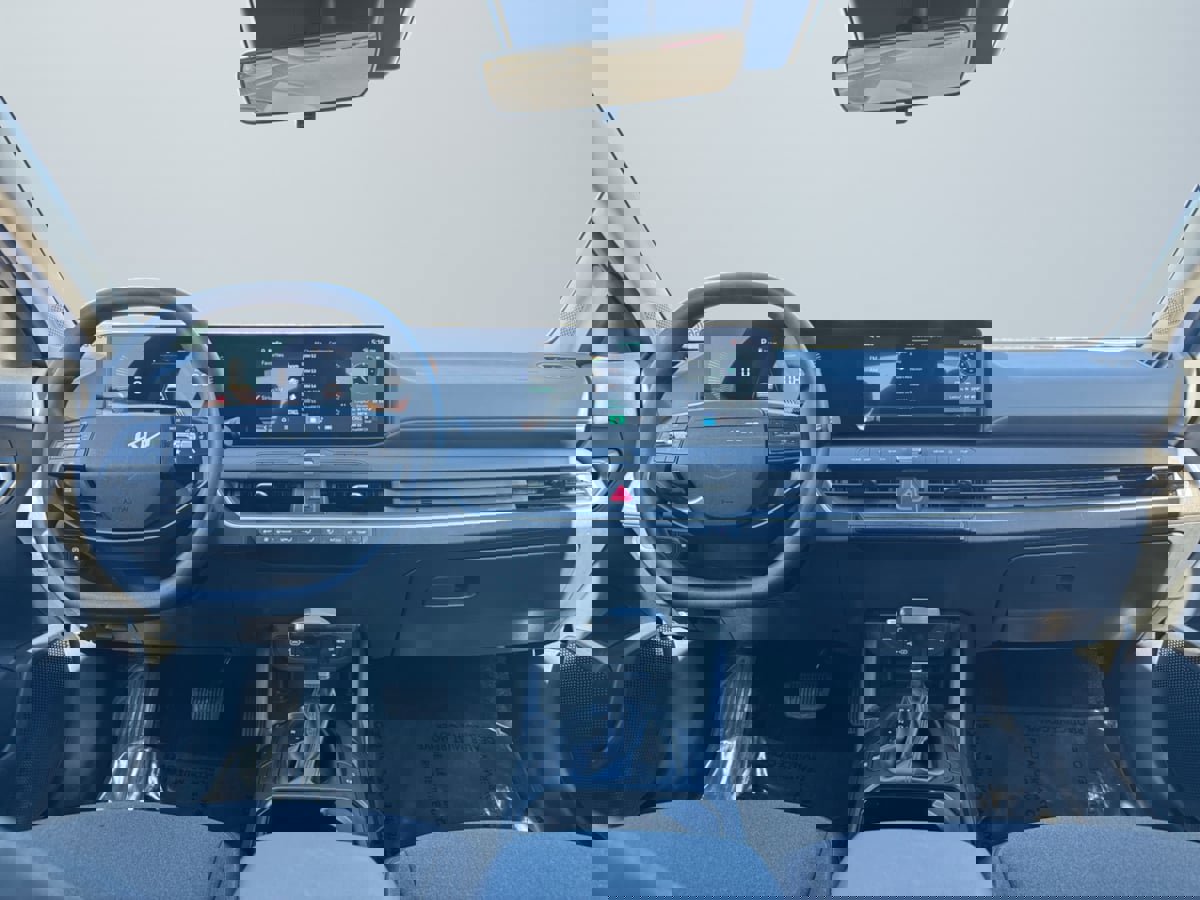 Used 2025 Kia K4 LXS image 10