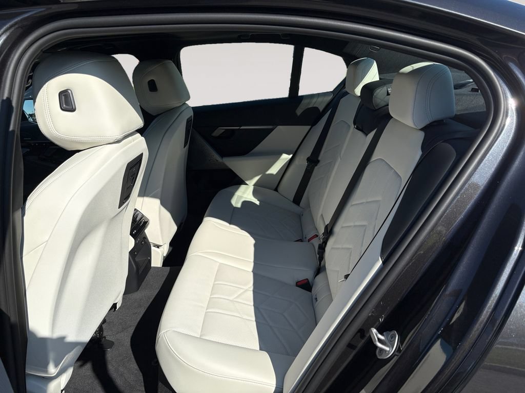 New 2027 BMW 530i xDrive AWD/4WD image 13