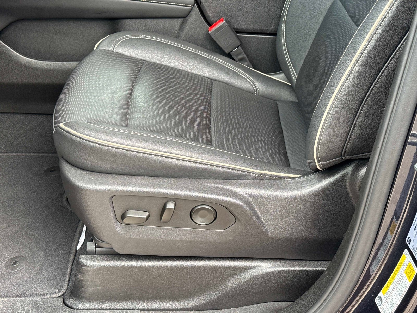 Used 2025 Chevrolet Suburban Premier RWD image 21