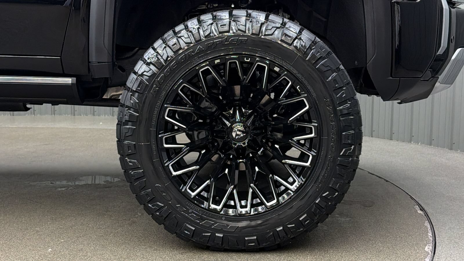 Used 2025 GMC Sierra 2500 Denali w/ Denali Reserve Package AWD/4WD image 9