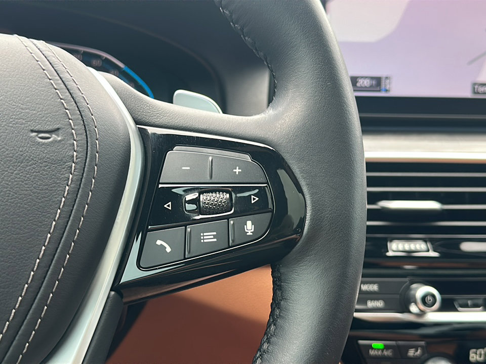 Certified 2023 BMW 530e xDrive w/ Premium Package image 29