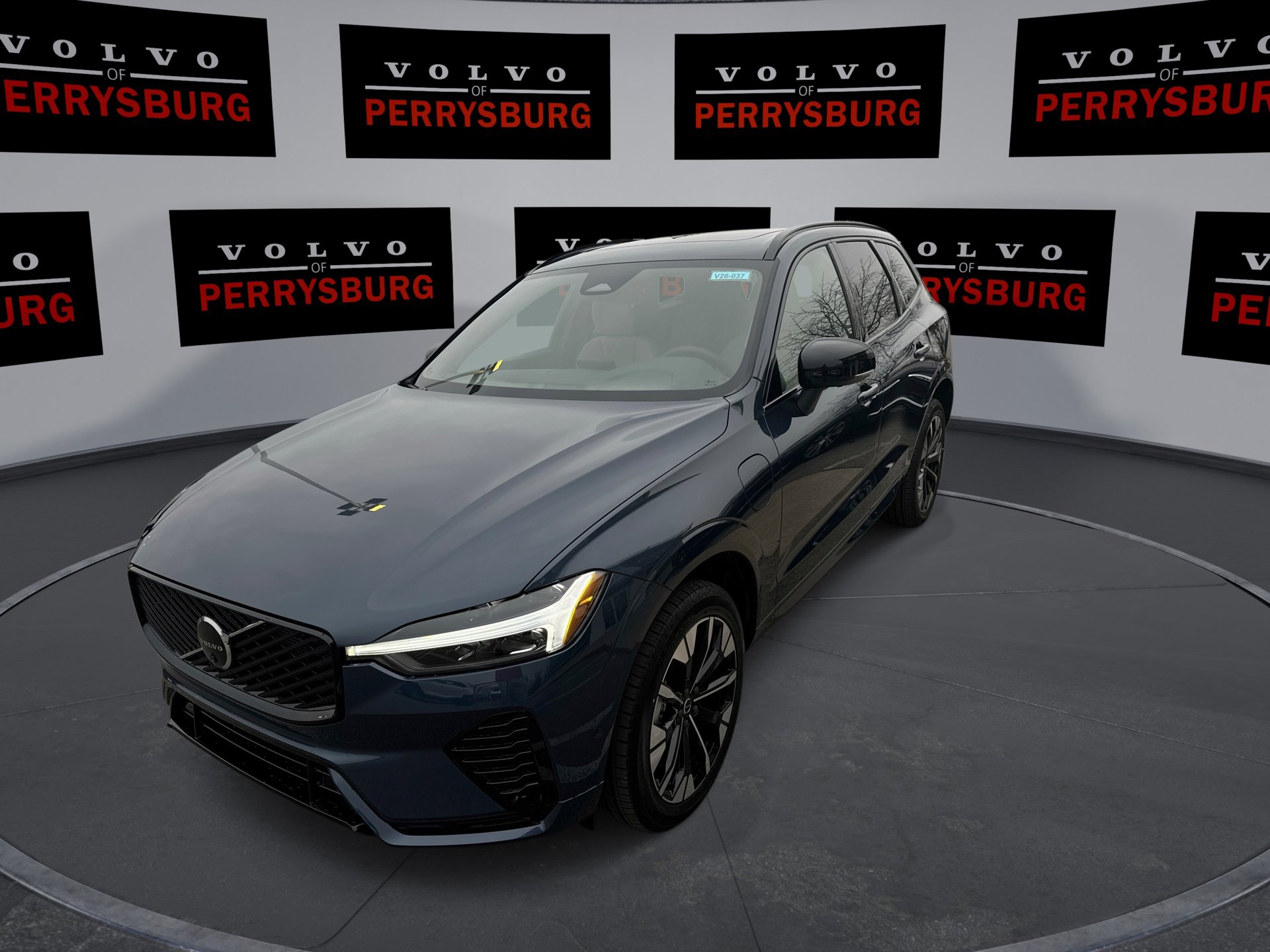 New 2026 Volvo XC60 T8 Plus w/ Protection Package Premier image 5