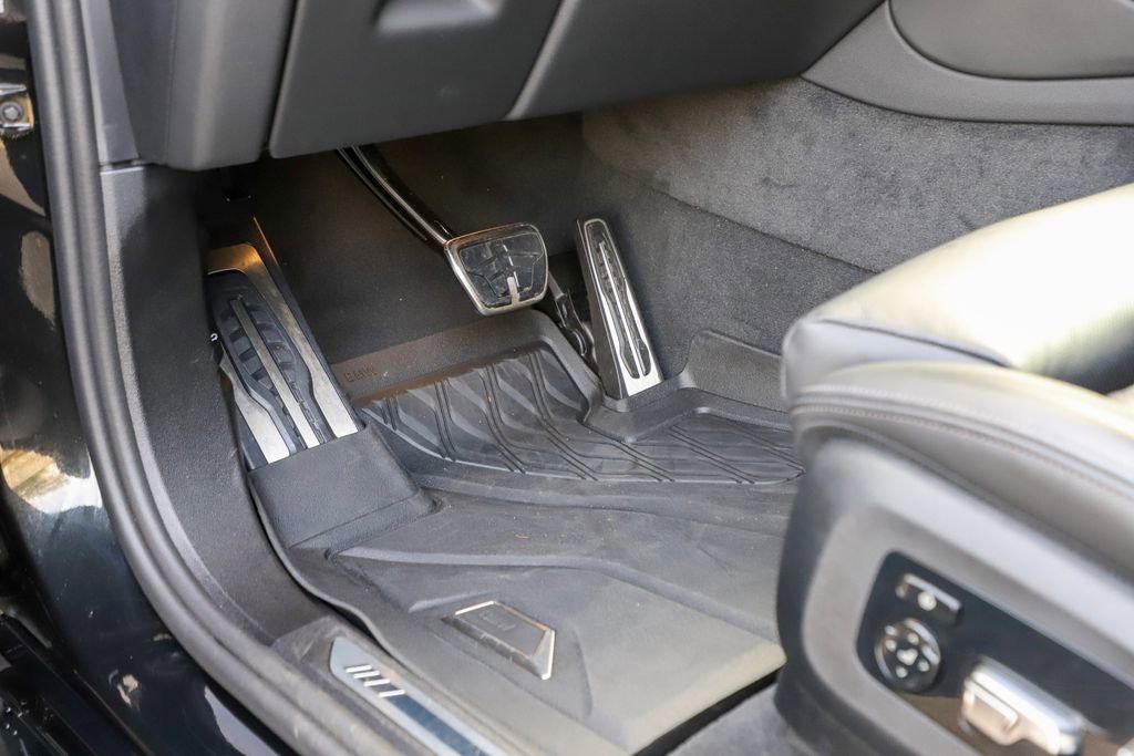 Used 2024 BMW X6 xDrive40i w/ Executive Package image 31