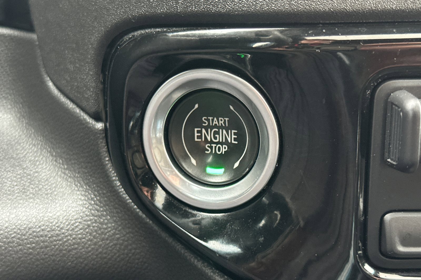 Certified 2023 Chevrolet Silverado 1500 ZR2 w/ Technology Package image 34