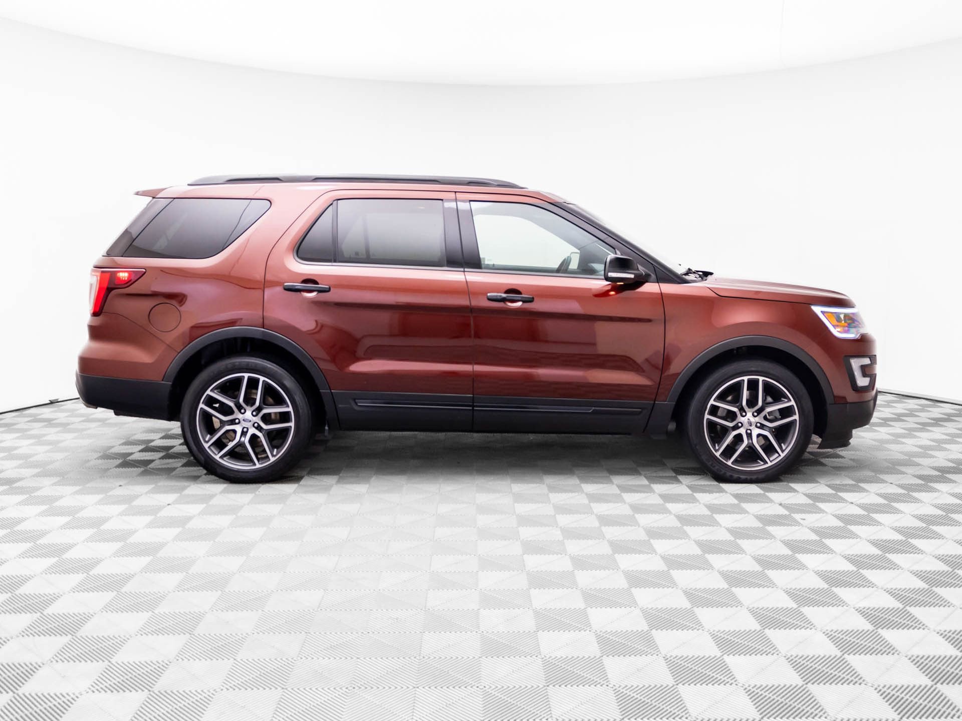 Used 2016 Ford Explorer Sport w/ Equipment Group 401A AWD/4WD image 8