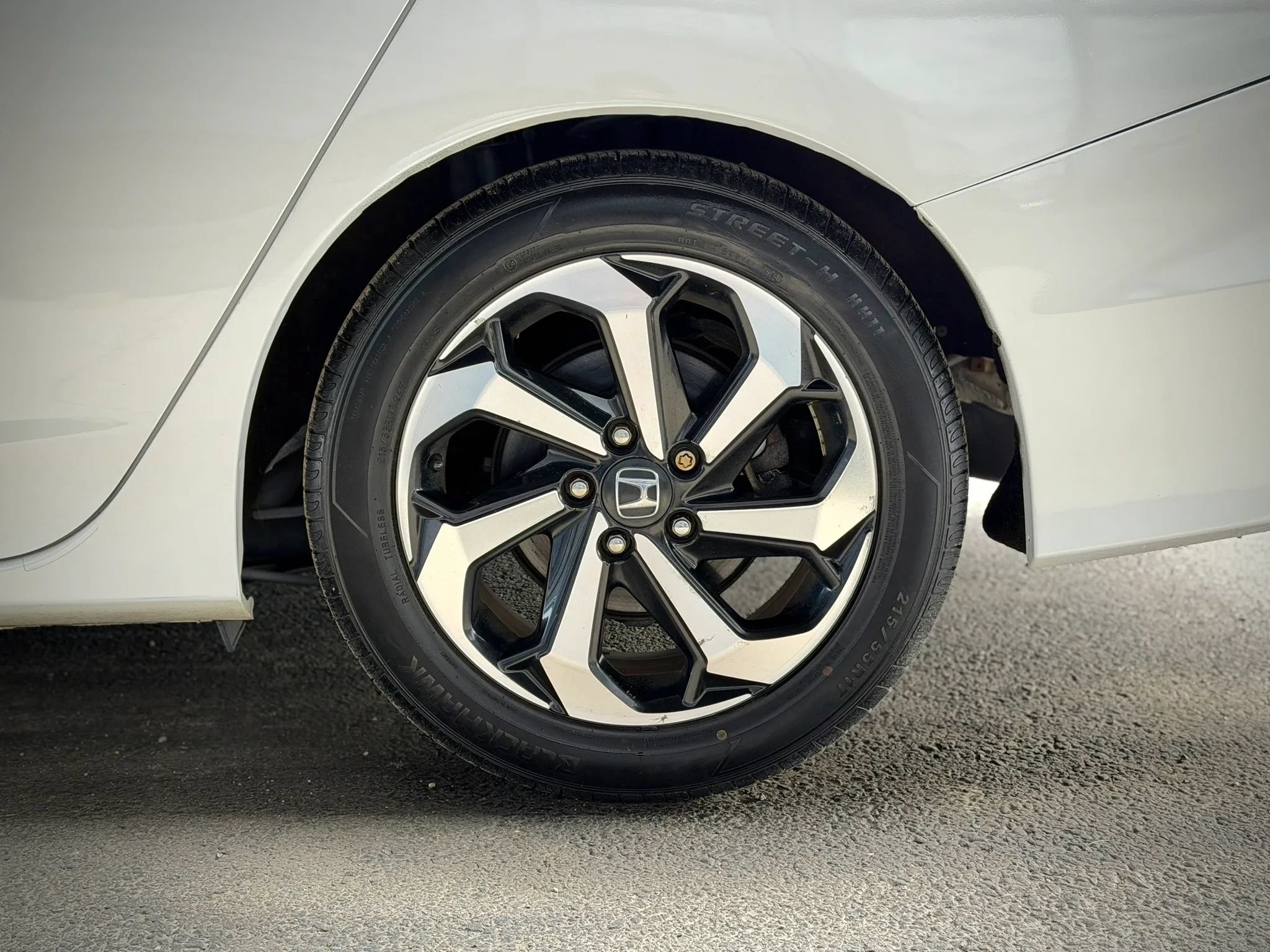Used 2017 Honda Accord EX-L image 24