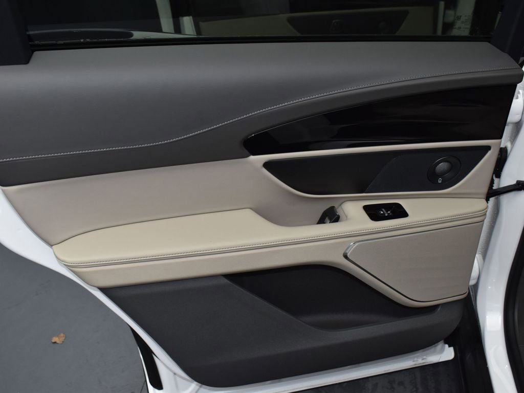 Certified 2025 Lincoln Nautilus Premier w/ Equipment Group 102A image 19