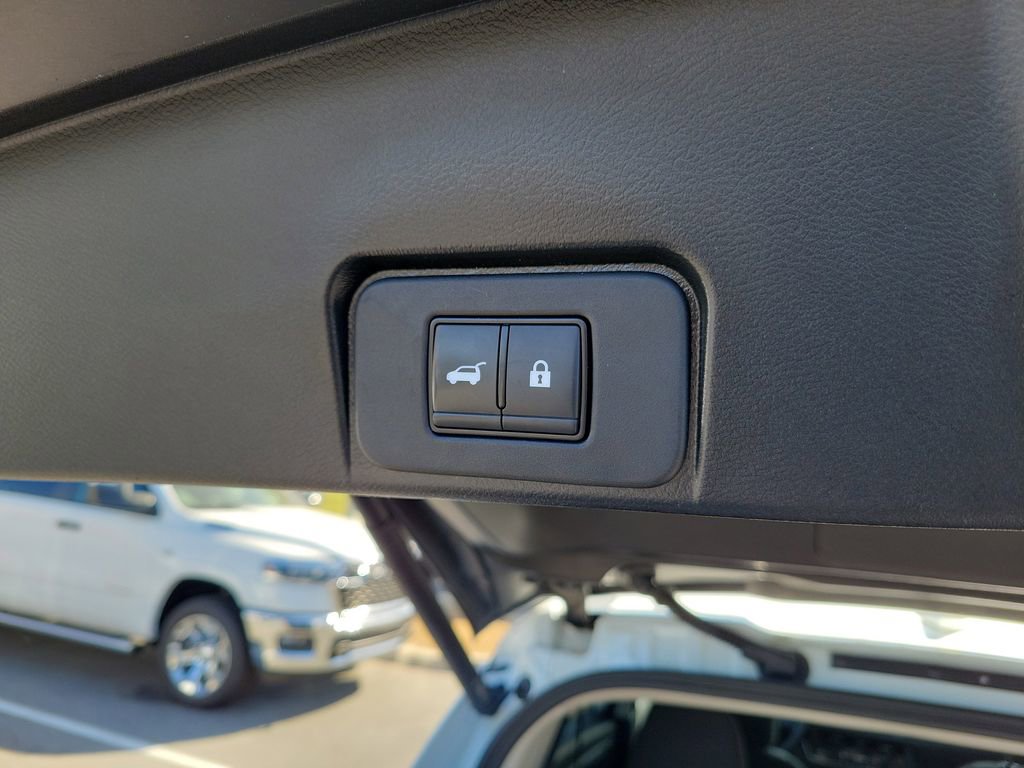 Used 2024 Nissan Rogue SV image 11