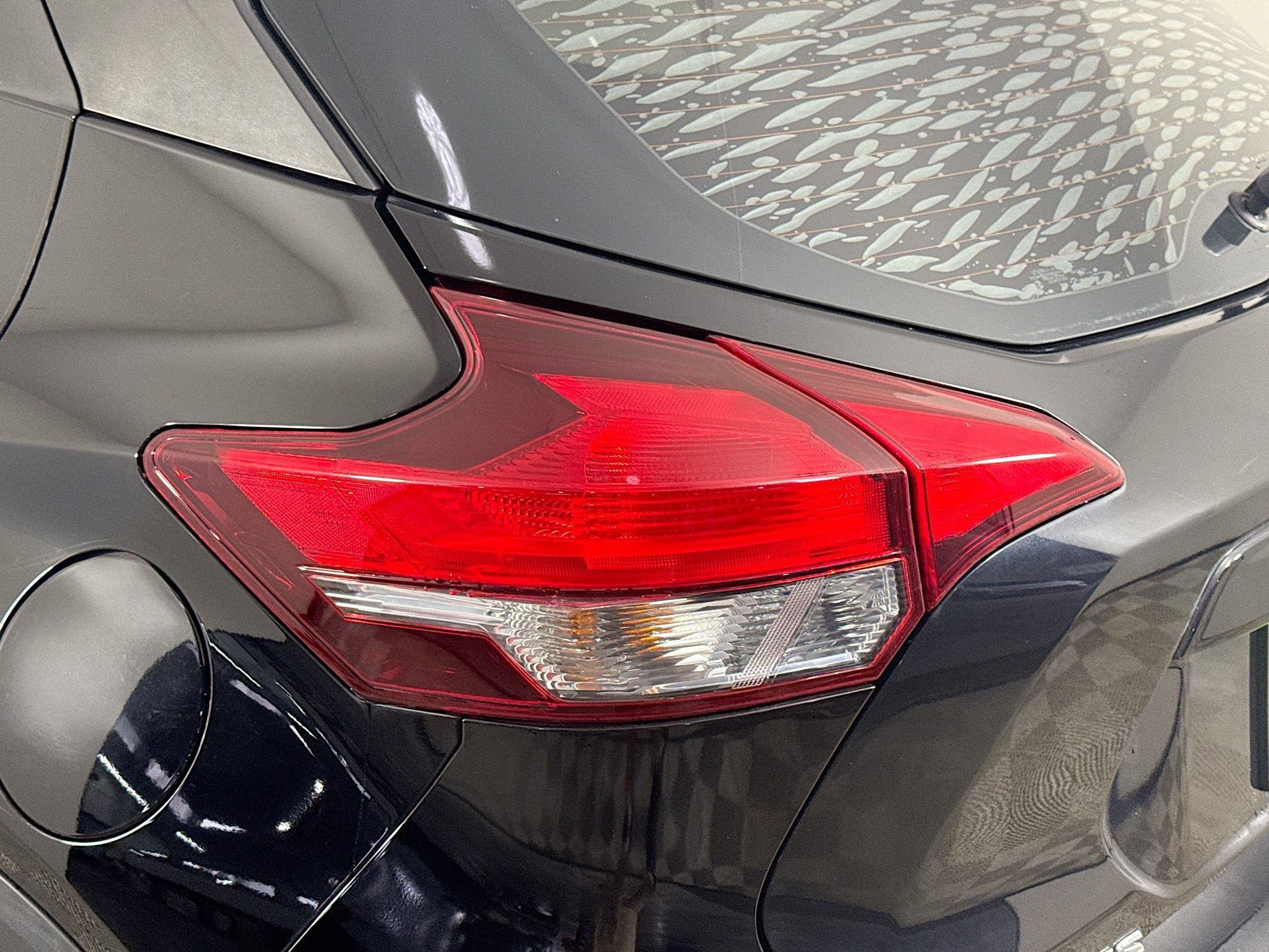 Used 2018 Nissan Kicks SV FWD image 36