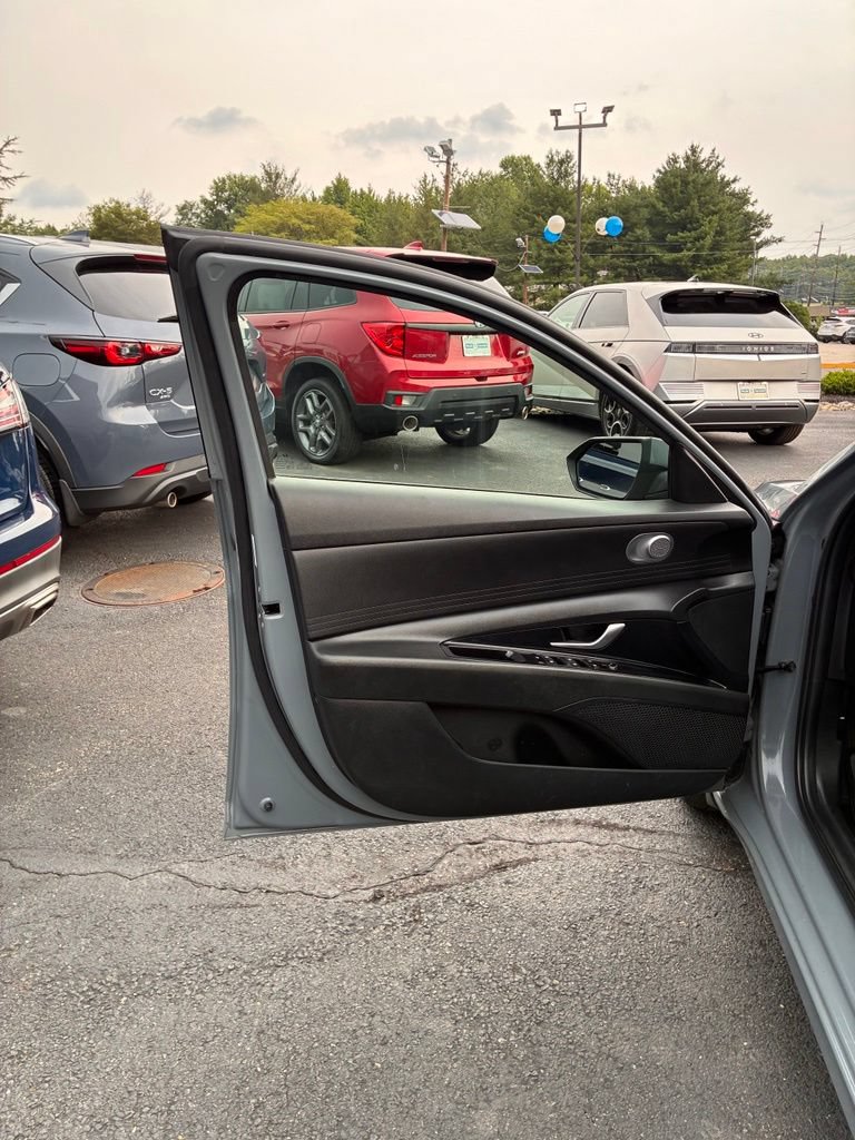 Used 2022 Hyundai Elantra SEL FWD image 23