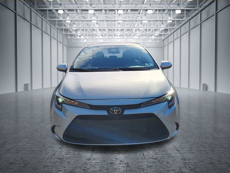 Used 2025 Toyota Corolla LE w/ LE Premium Package FWD image 6