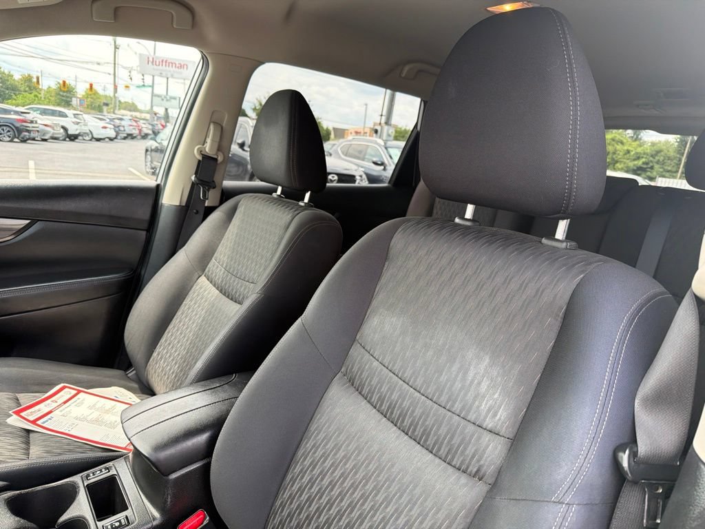 Used 2018 Nissan Rogue SV FWD image 14