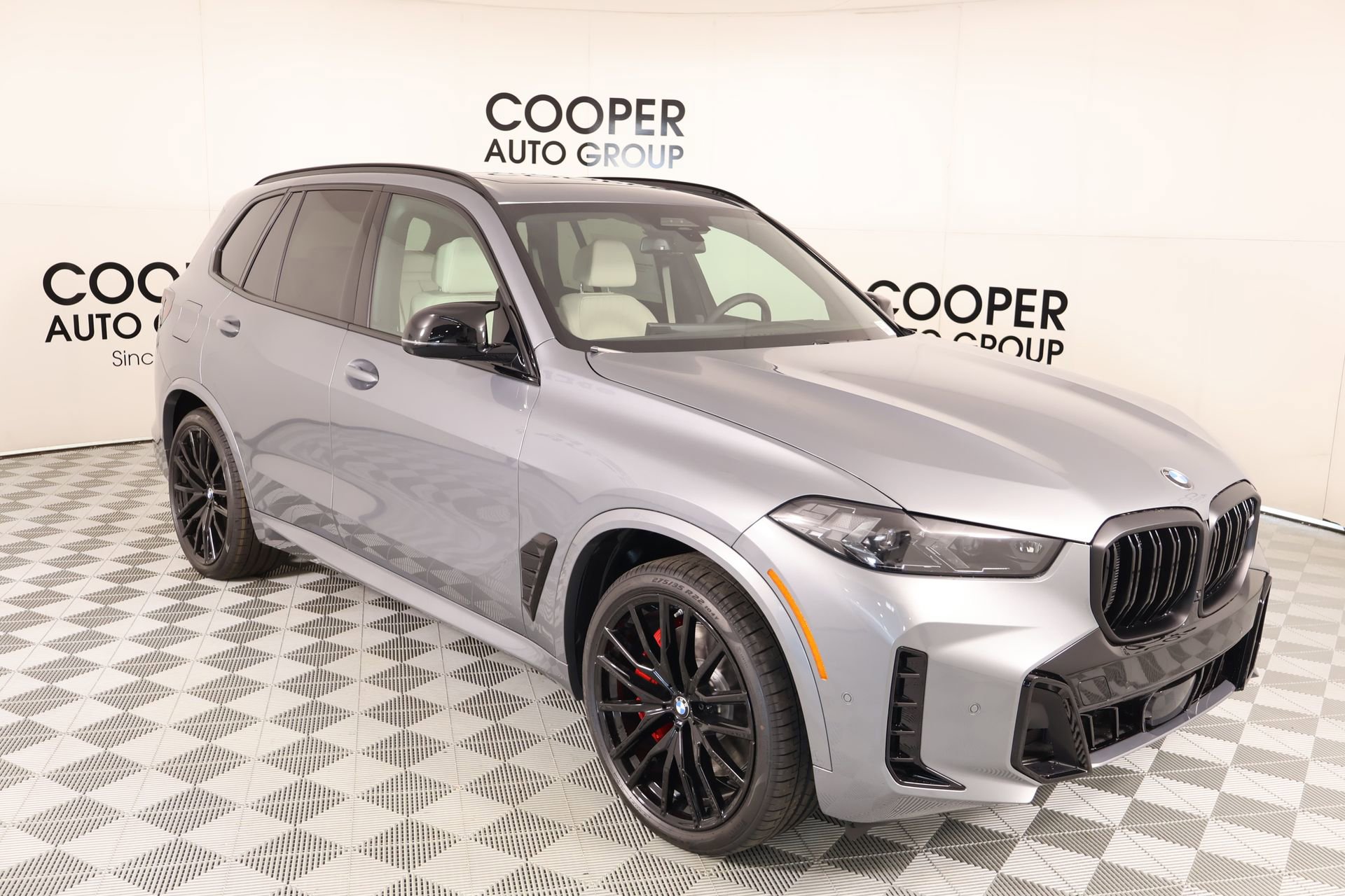 New 2026 BMW X5 M60i AWD/4WD image 1