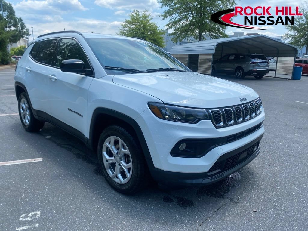 Used 2024 Jeep Compass Latitude AWD/4WD image 1