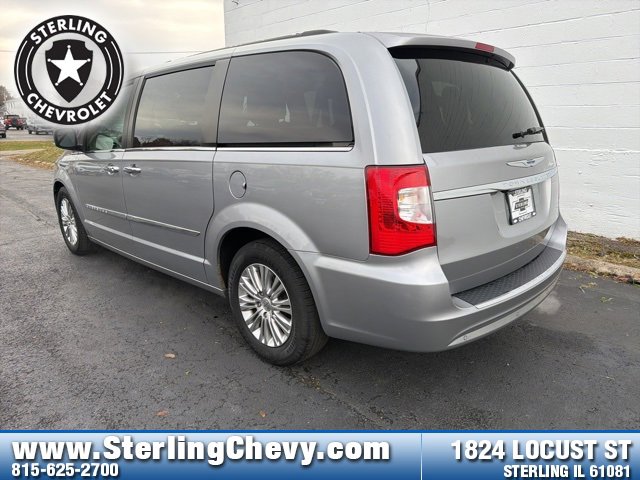 Used 2015 Chrysler Town & Country Touring-L w/ Driver Convenience Group image 3